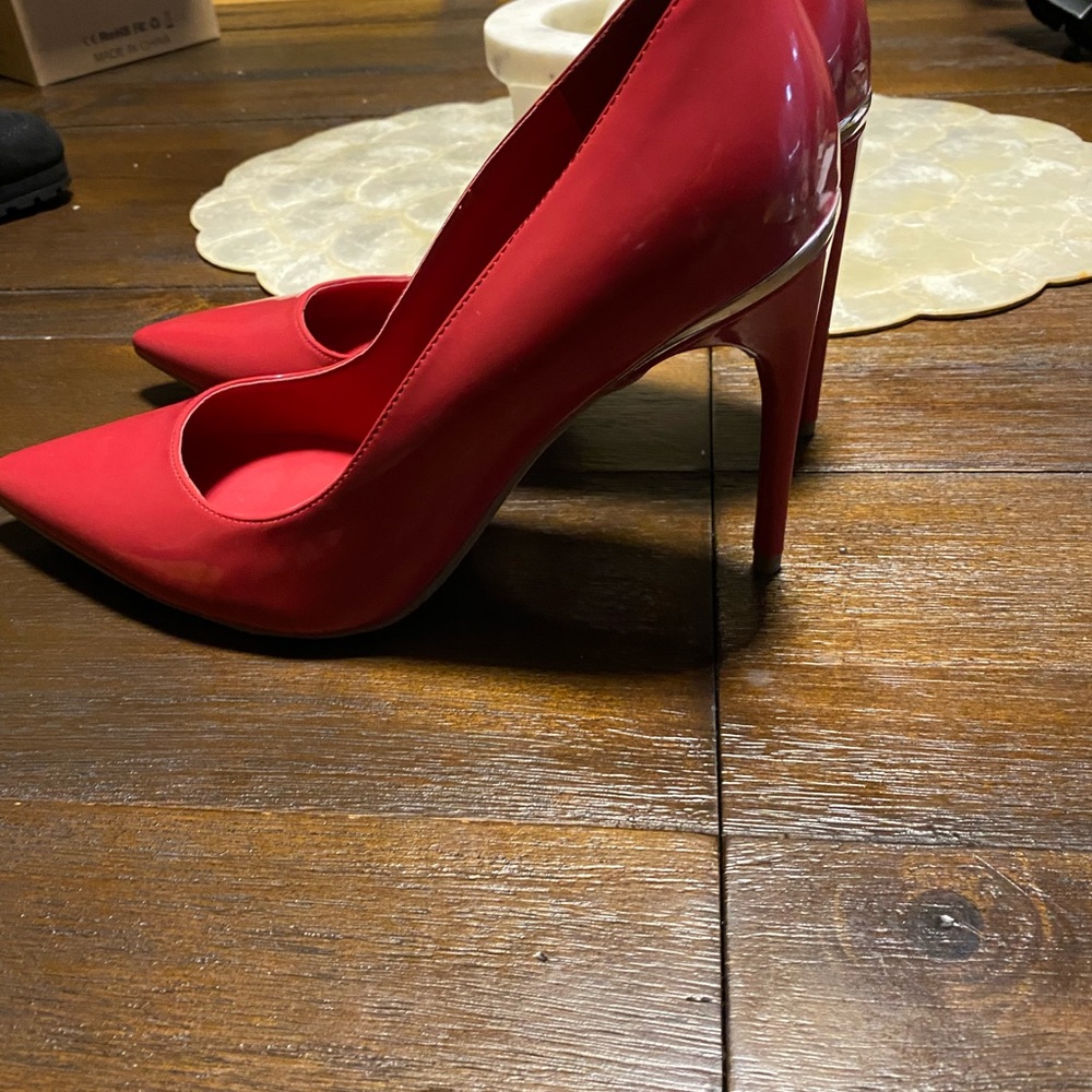 {NWOT} MARC FISHER fucsia heels